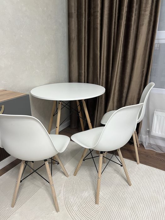 Стол и 3 стулья