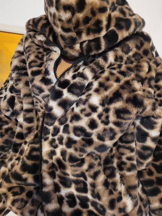 Haina blana cu glugă damă imprimeu tigrat