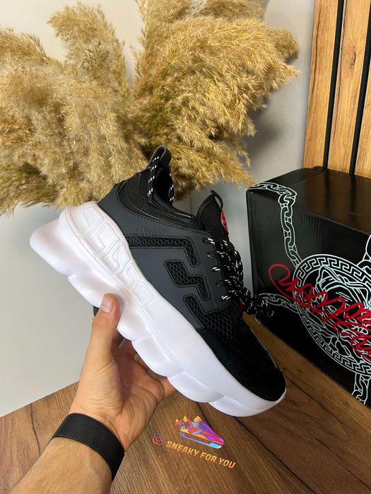 39-45 Versace Chain Black And White