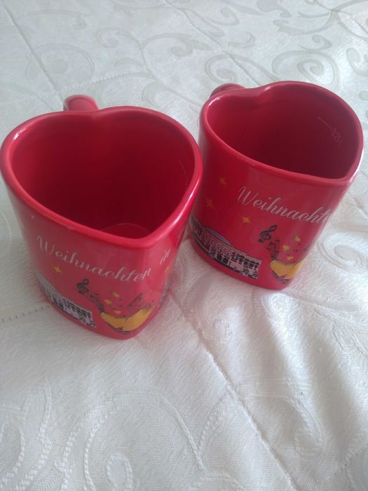 Căni superbe in forma de inimioară, pe roșu din Viena