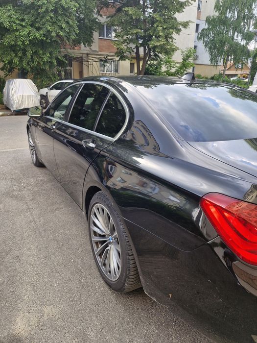 Se vinde Bmw seria 740 diesel ,306 cp , an de fabricatie 14 09 2010, model cel cu 4 butoane.