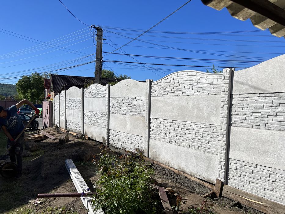 Garduri placi beton si stalpi prefabricate