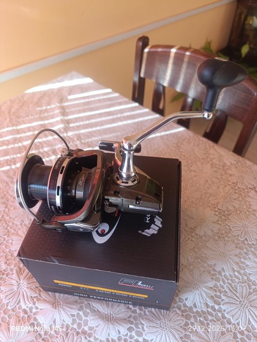 Продавам чисто нова макара FL RS9000