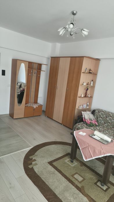 Închiriez garsoniera