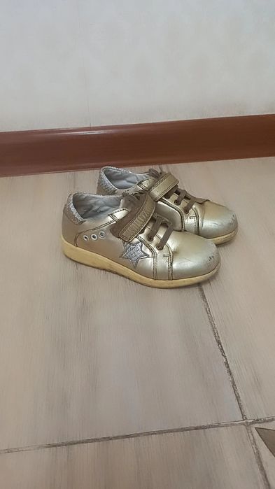 Срочно продам кроссовки