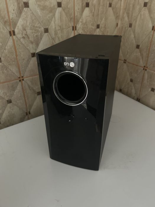 Boxa cu cablu origina inclus