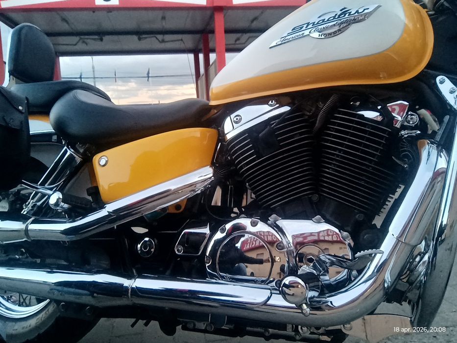 Vând motocicleta Honda shadow 1100