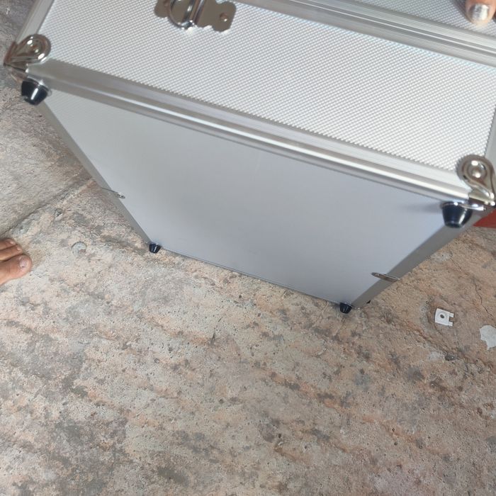 Алуминиев Алуминиев Алуминие