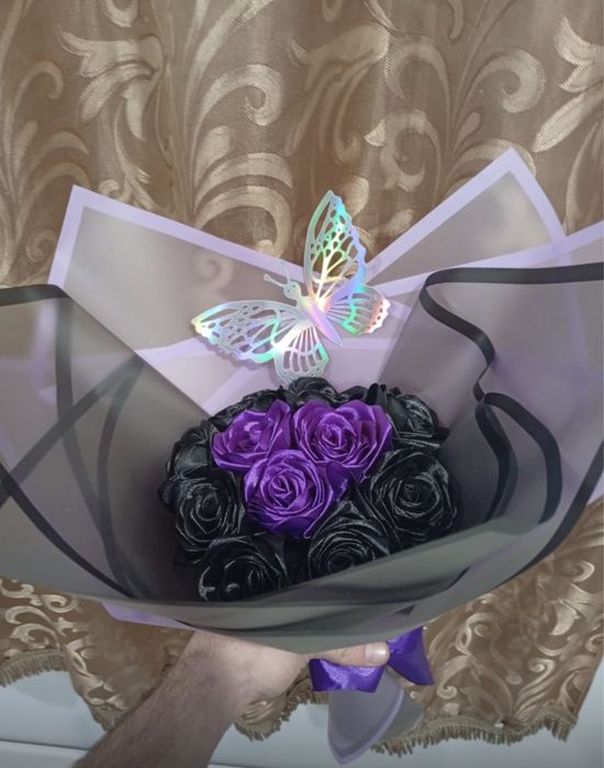 Розы из атласных лент