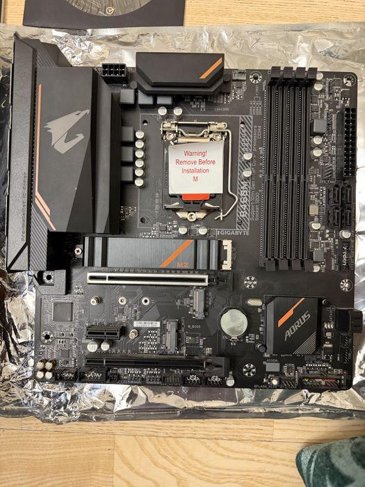Корпус mid tower, материнская плата b460m aorus pro.