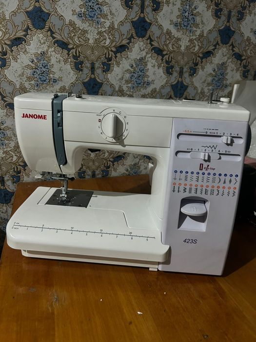 Швейная машина Janome