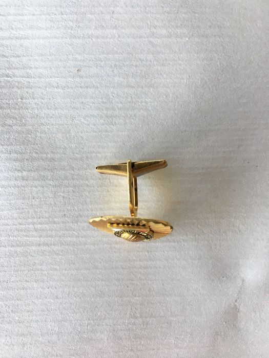 Ръкавели футбол и кехлибар