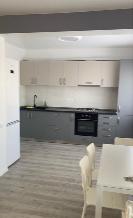 Inchiriez apartament cu curte