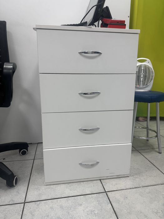 Тумба с ящиками в белом цвете.