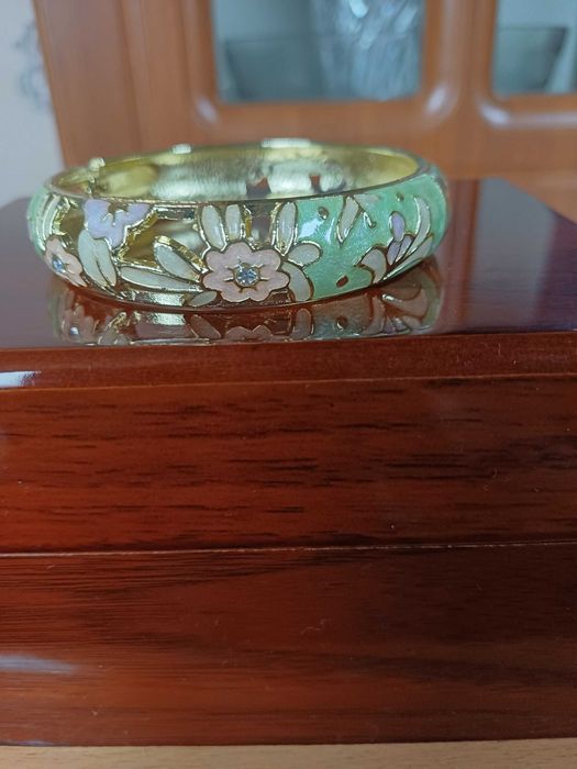 Браслет,новый,привозной.