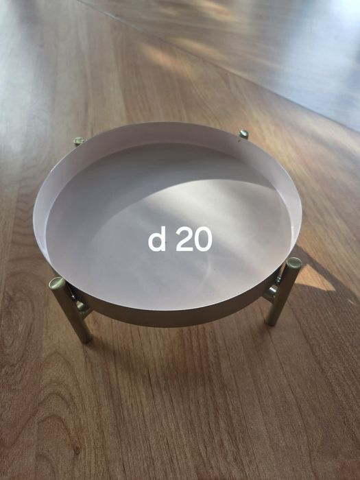 Метална поставка за саксия