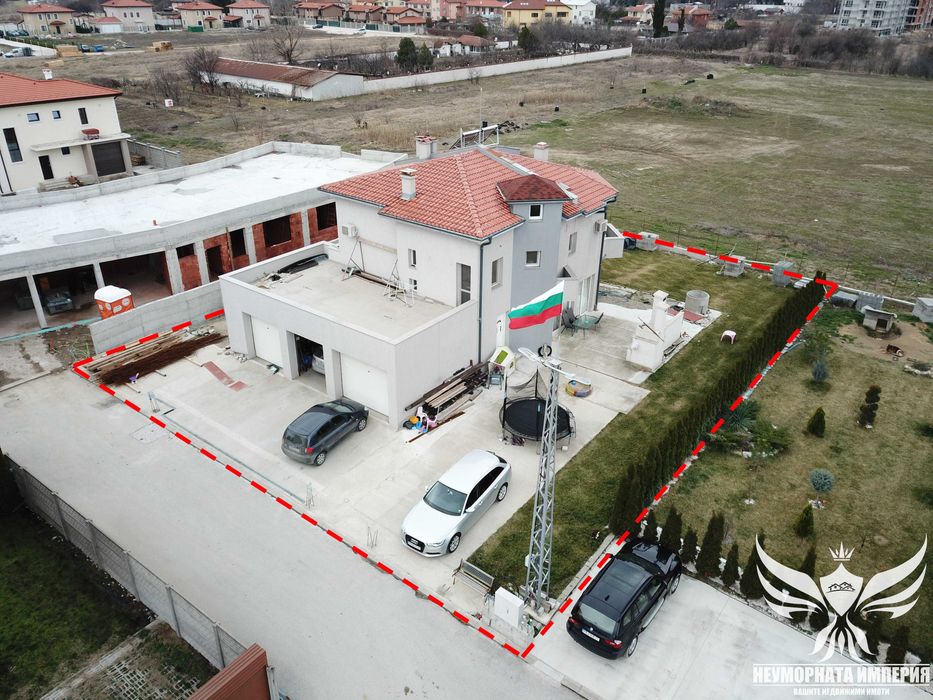 Продавам къща с РЗП 430кв. с двор 835кв. в гр. Пловдив, кв. Беломорски