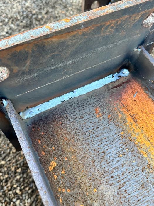 Vand și construiesc o gama larga de hale sau structuri metalice noi ne