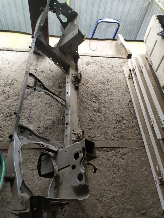 Продам телевизор Subaru Legacu Б-4 рестайлинг