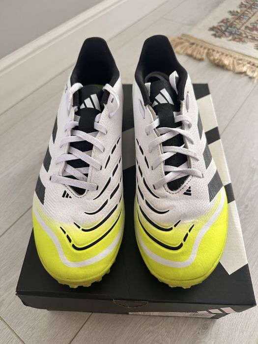 Adidas Predator сороконожки