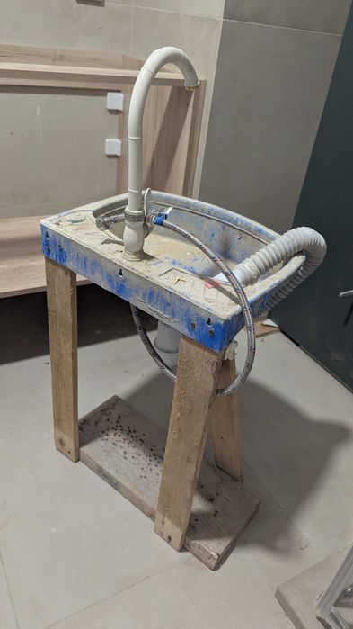 Продаётся раковина пластиковая