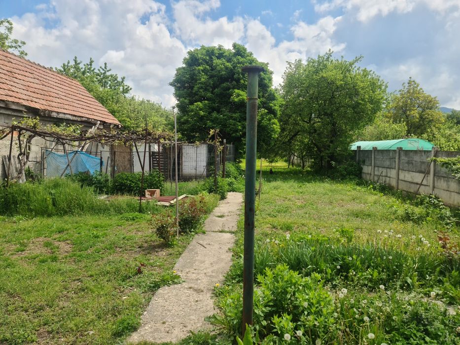 Proprietar vând casă cu teren 900 mp în Râșnov – zonă liniștită – ideal locuință, casă de vacanță sau investiție – 165.000 € negociabil