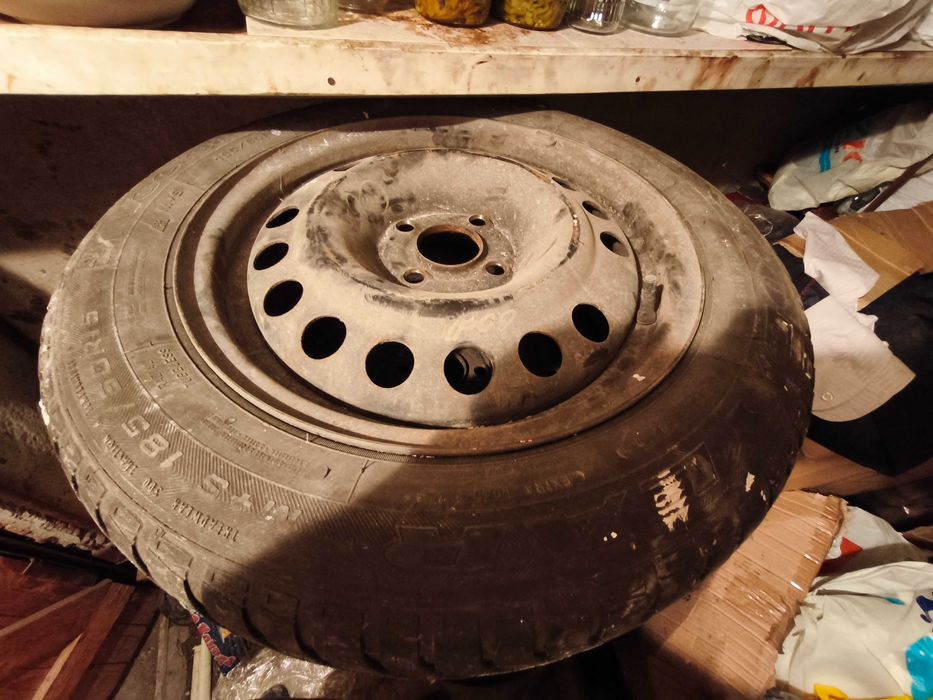 4 бр. всесезонни гуми 185/60/15 с железни джанти