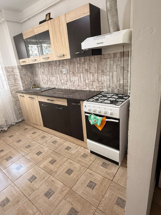 Apartament 2 camere Gavana
Inchiriez apartament cu 2 camere complet utilat si mobilat in gavana 
1500 lei