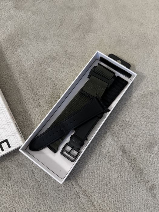 Продам Apple Watch SE