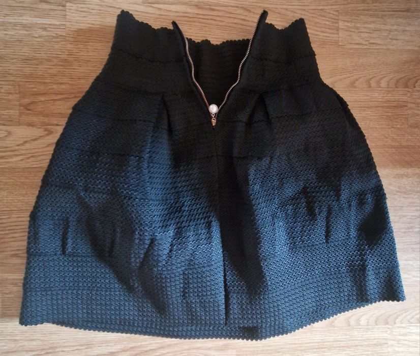 Fustă neagră cu talie elastică