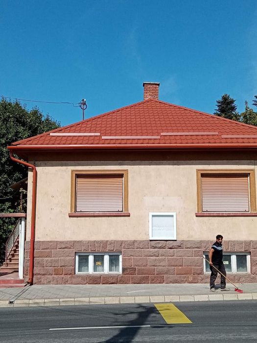 firmă specializată ân acoperișuri 


1. Reparatii Acoperis,
2. Montaj