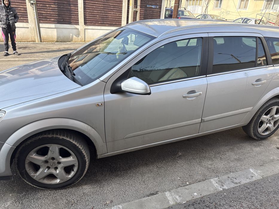 Opel astra h avariat  motor 1.7 cdti