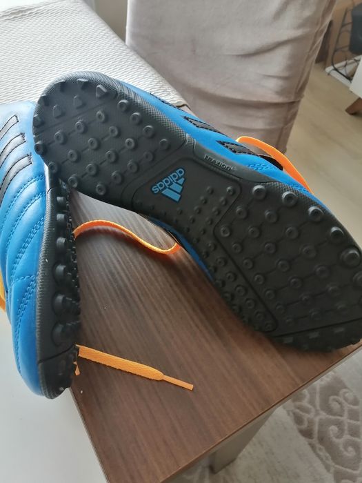 Чисто нови стоножки adidas