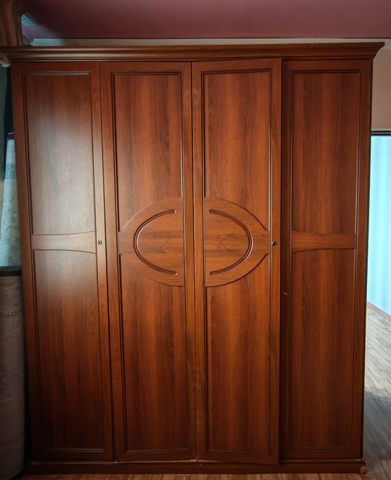 Продается спальный гарнитур