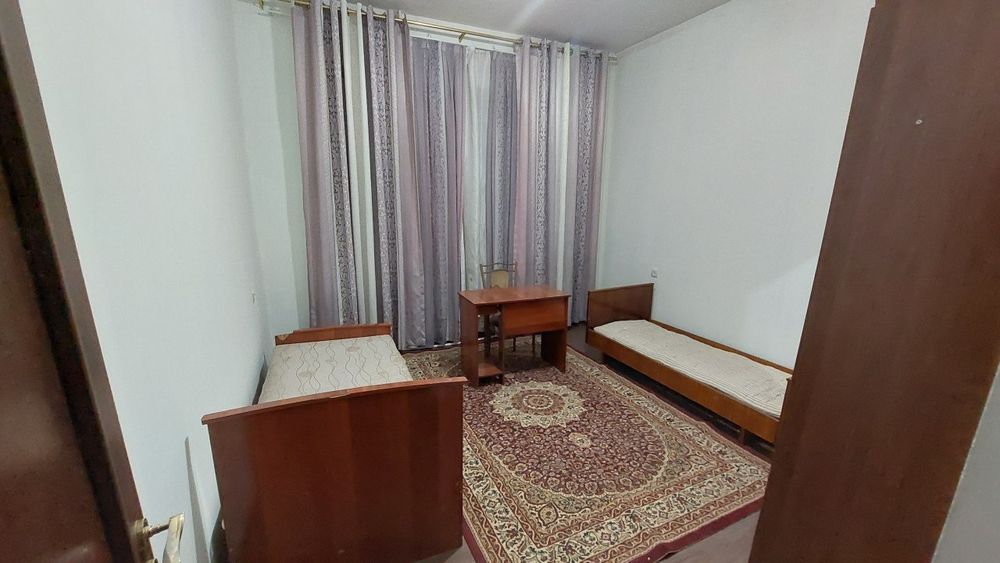 Yangihayot tumani Gulzor mahallasida ijaraga uy bor. Food sityga yaqin