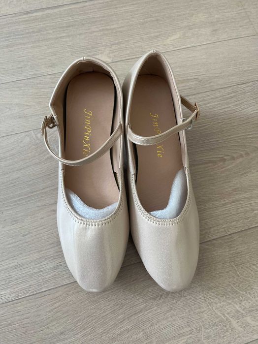 Детски обувки с токче