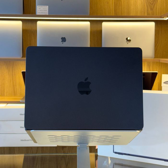 Macbook Air M2 8/256GB Srochna sotiladi
