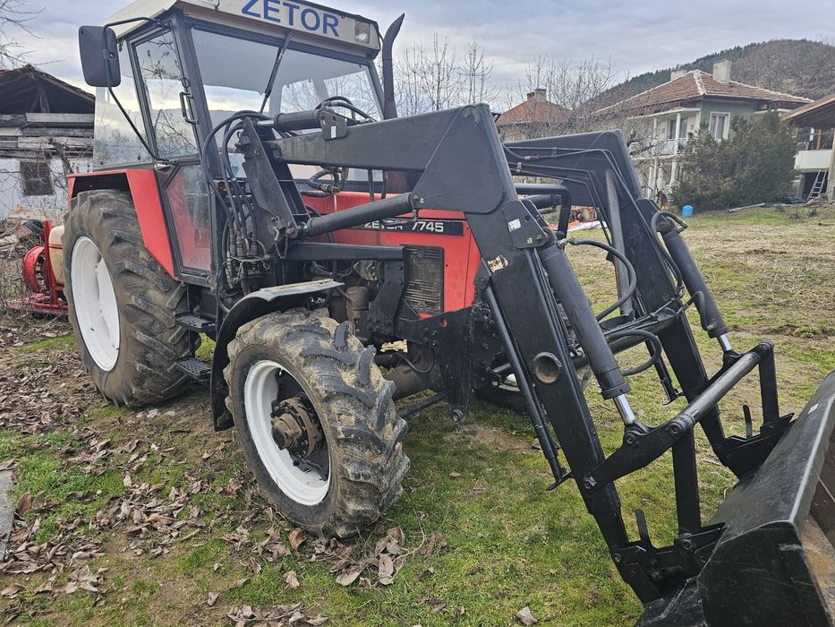 Трактор с челен товарач Зетор zetor 7745