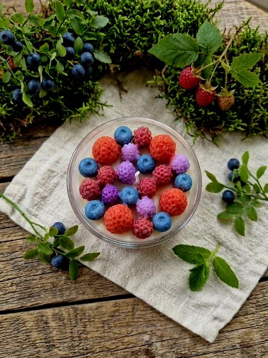 Lumânare handmade cu fructe de pădure