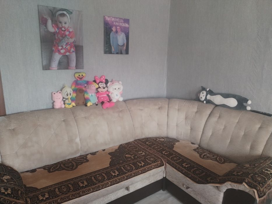 Продам диван и одно кресло все целое в хорошем состояни