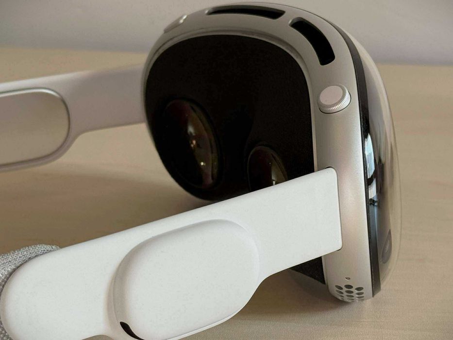 Бартер! Apple Vision Pro VR + Apple Travel Case