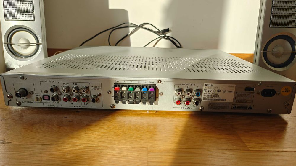 Домашна кино система Филипс home theatre Philips LX-700 + подарък - DVD player DVP 5960