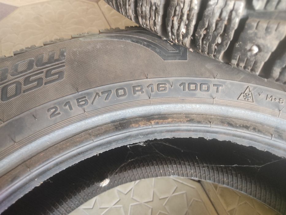 Срочно продам две шины на 215/70/16