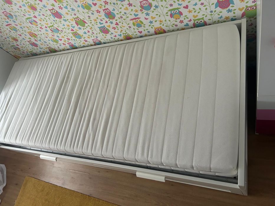 Pat divan ikea folosit dar in stare foarte buna