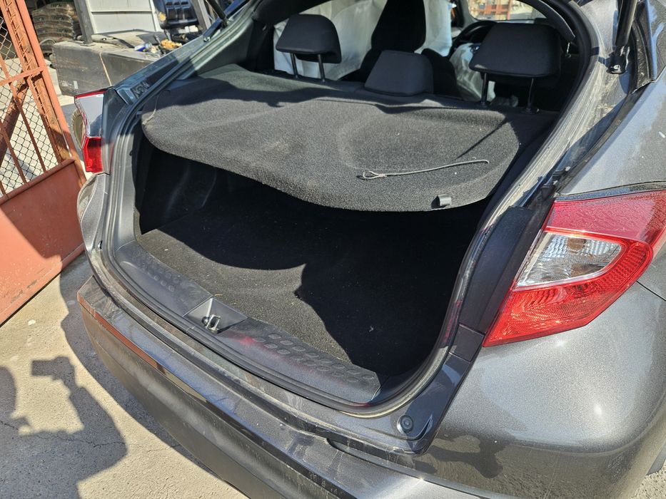 Кора в багажника за Toyota C-hr