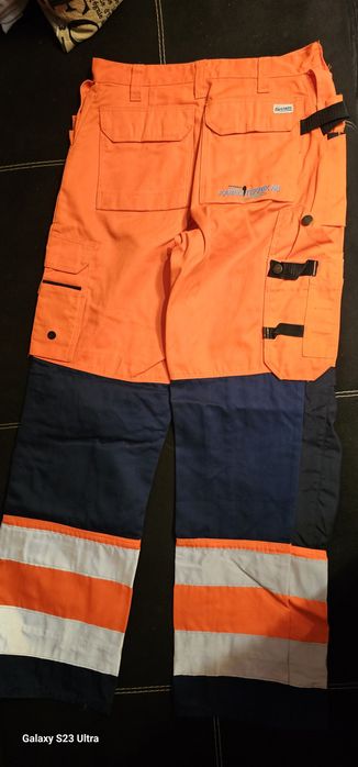 Продавам работни панталони