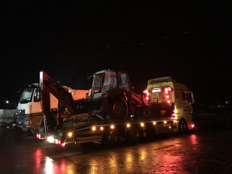 Tractari transport utilaje dube camioane tractoare buldoexcavatoare