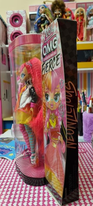 Papusa L.O.L O.M.G. Neonlicius 30cm