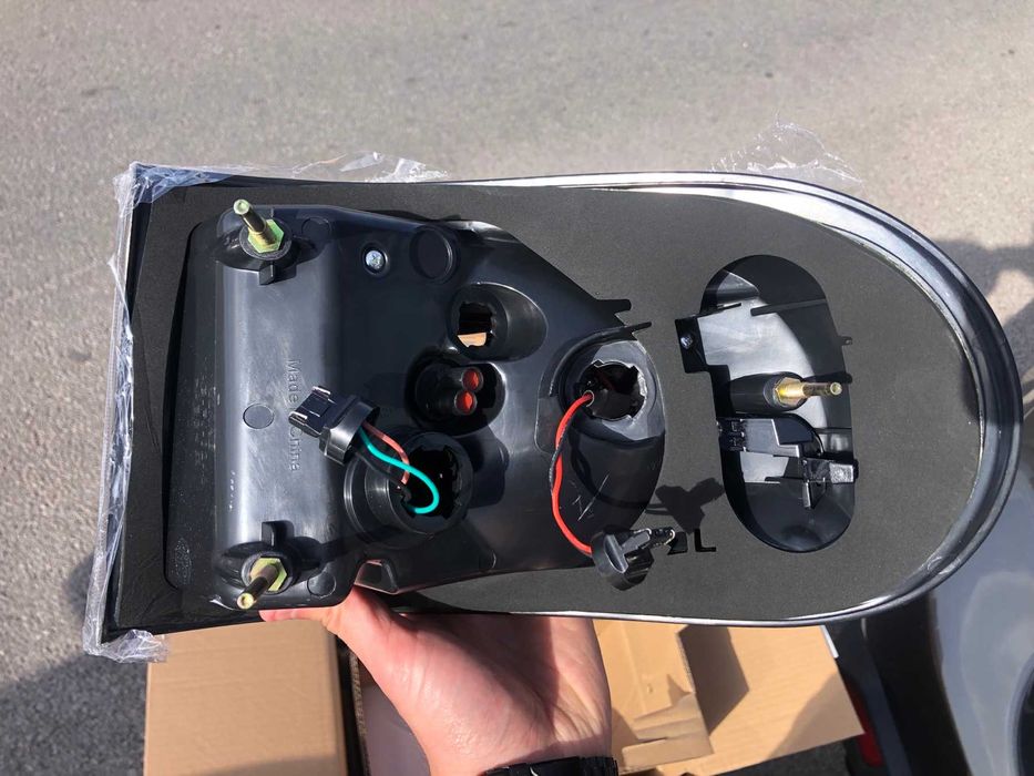 Фарове с решетка и стопове за Toyota FJ Cruiser