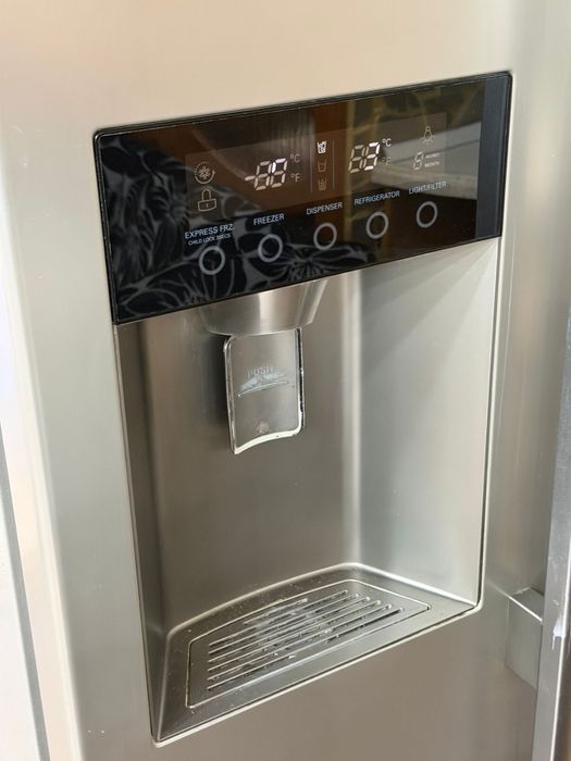 Холодильник LG двухдверный высота 175 см, ширина 90 см